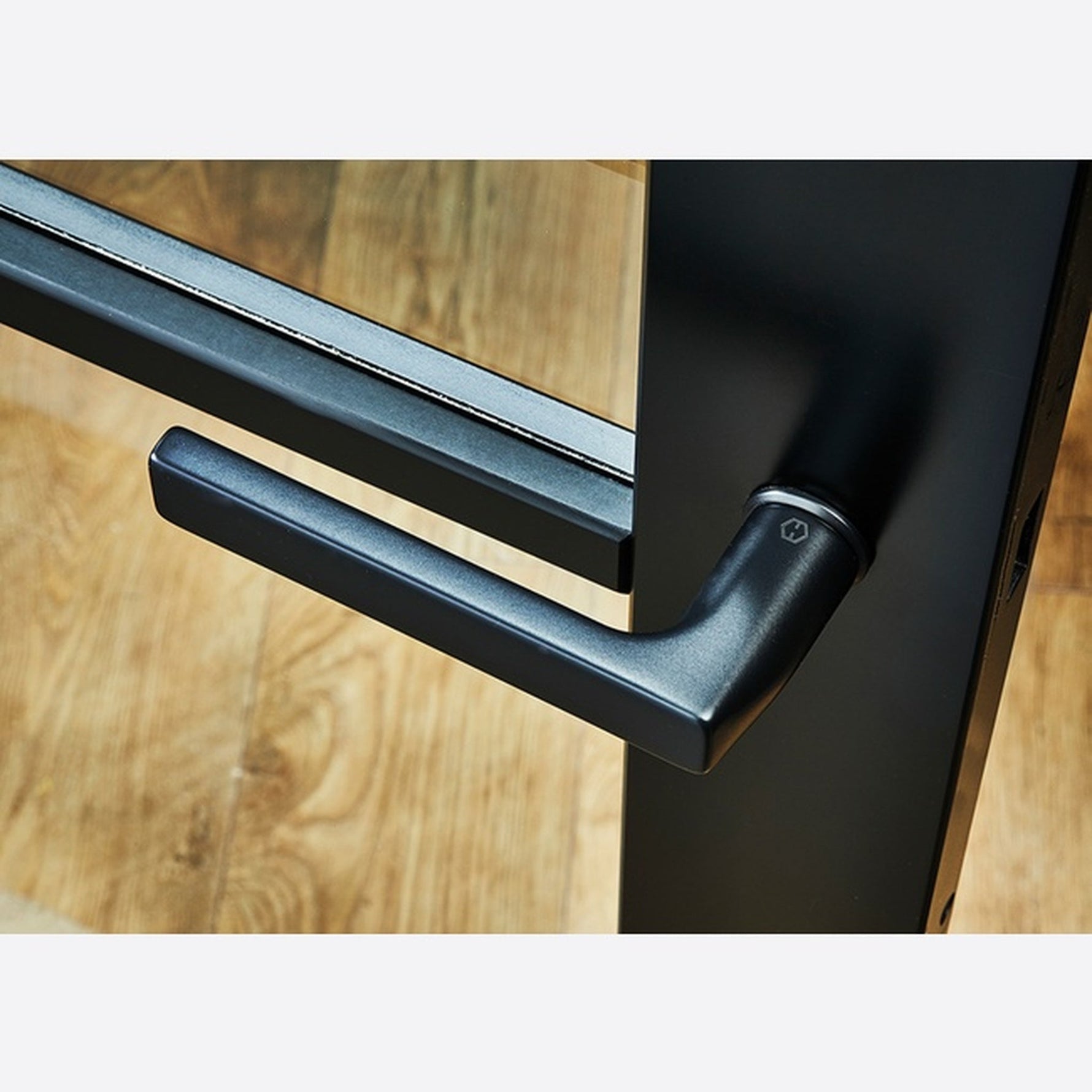 Manhattan Charlton Handle - Lifestyle Image 1