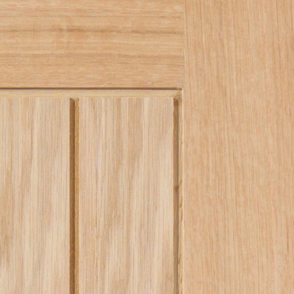 Product close-up of unfinished oak veneered Thames internal door grain and edge detail